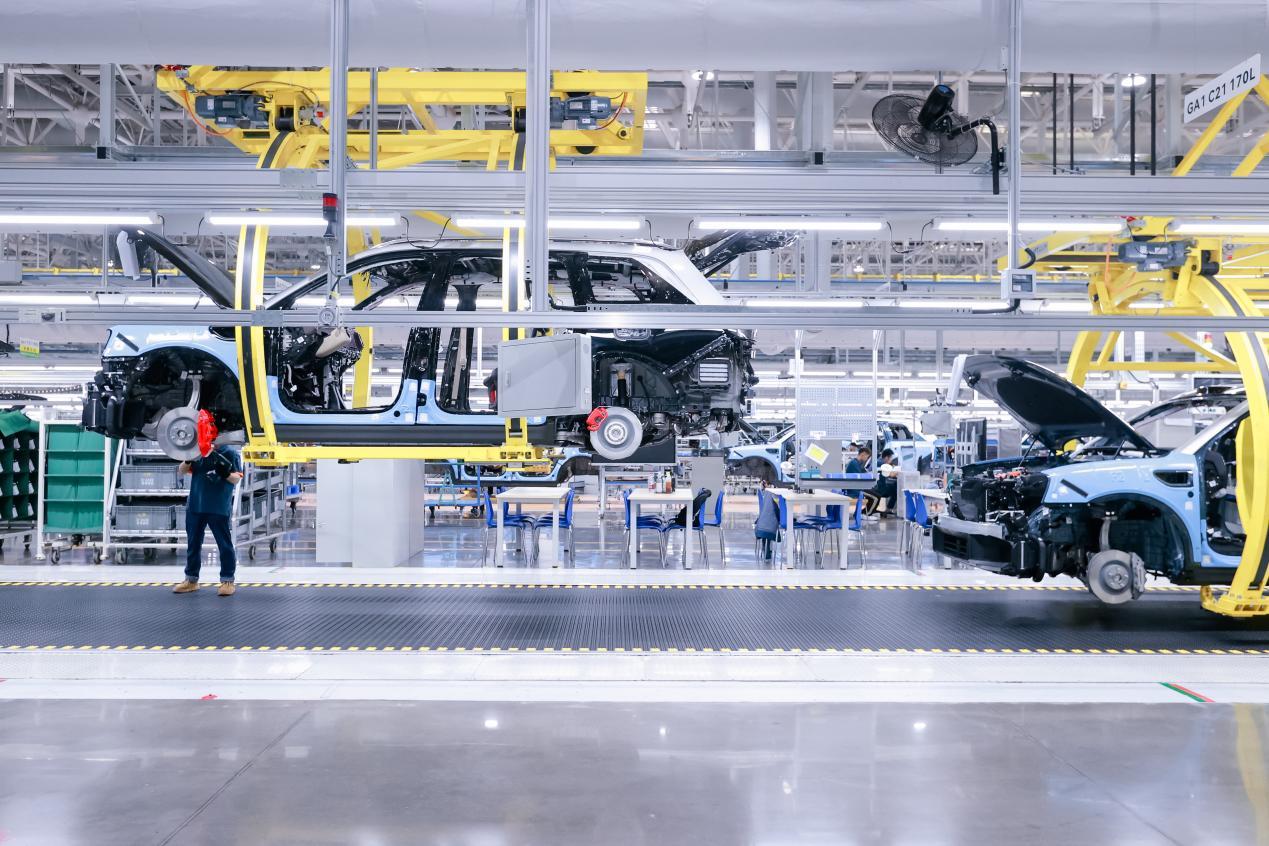 2025上海車展預(yù)熱 問界以“新豪華”引領(lǐng)出行未來，技術(shù)服務(wù)重塑價(jià)值標(biāo)桿